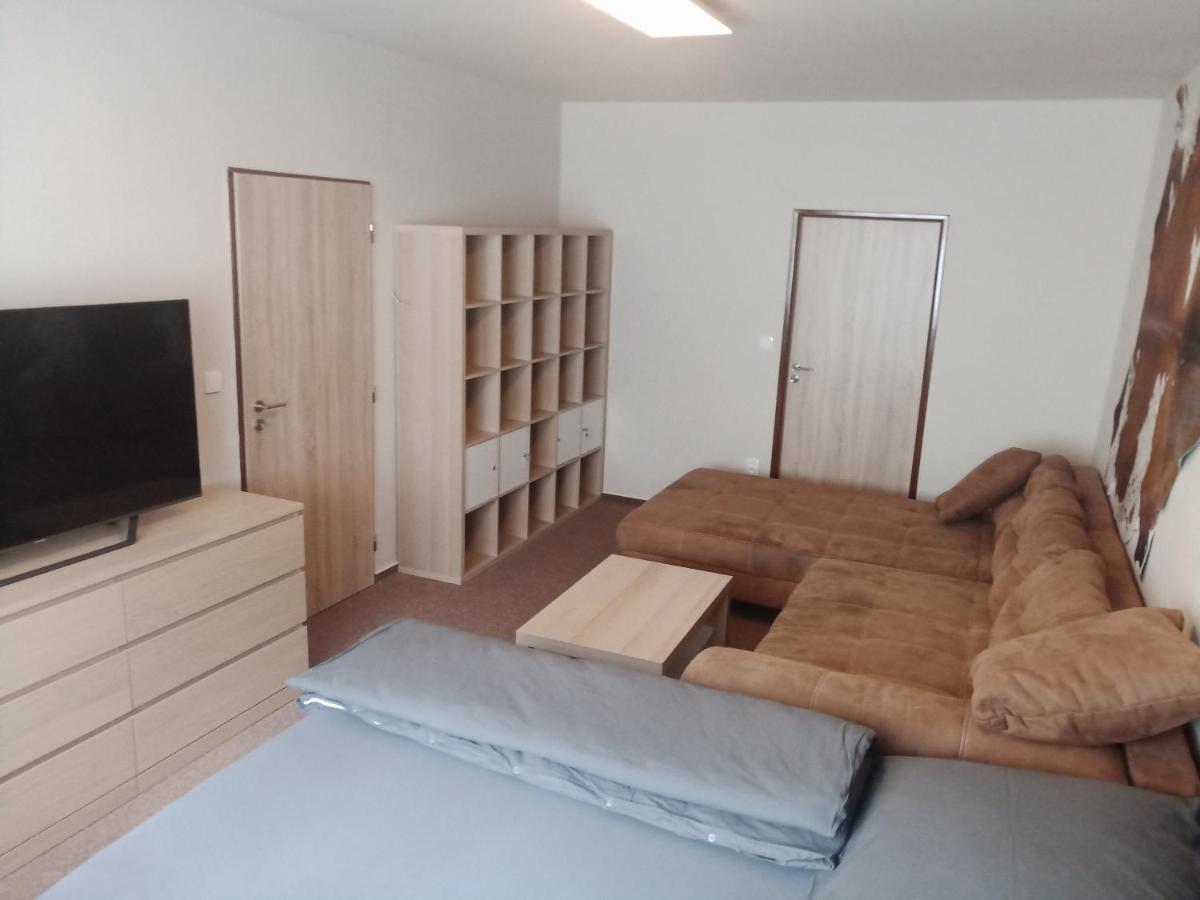 Kraliky Apartman Exterior photo